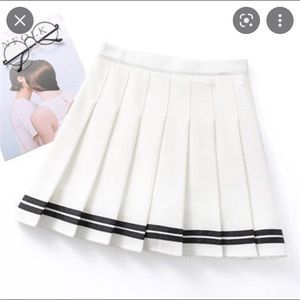 White pleated skirt, size medium with small embroidered diamond